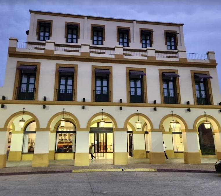 Real Hotel Luján
